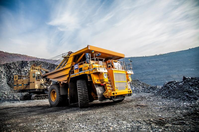 COLOUR-IMAGE_mining-truck_Apr26