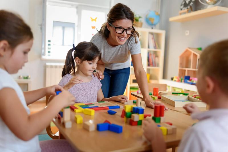 COLOUR-IMAGE_Early-learning-teacher-and-children