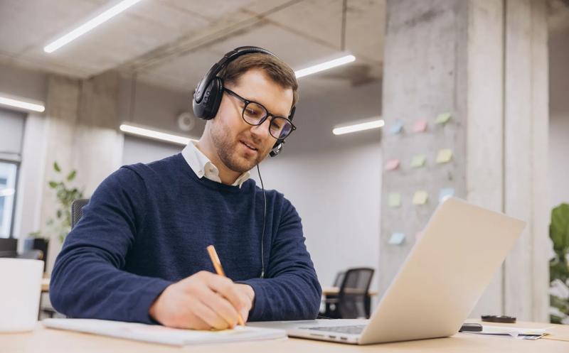 Hero_document-review_Solutions-Detail