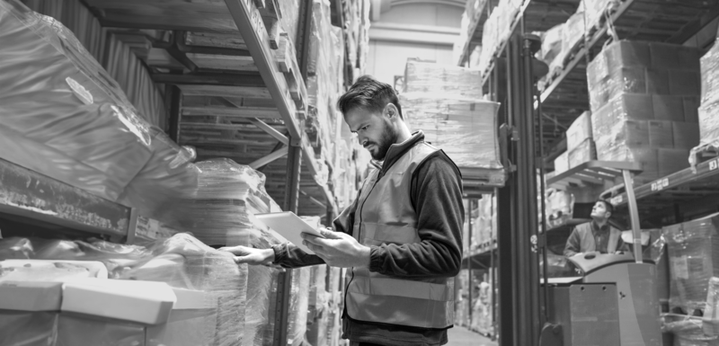 SINGLE-IMAGE_man-in-hi-viz-jacket-warehouse_jun24