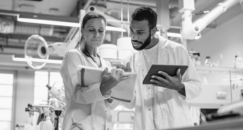 SINGLE-IMAGE_scientists-working-in-the-laboratory-with-tablet_jul24