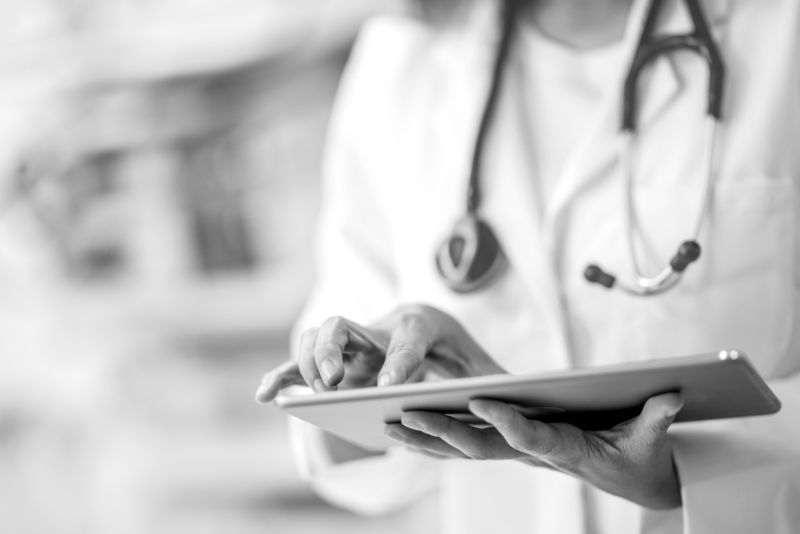 SINGLE-IMAGE_doctor-holding-tablet_aug24