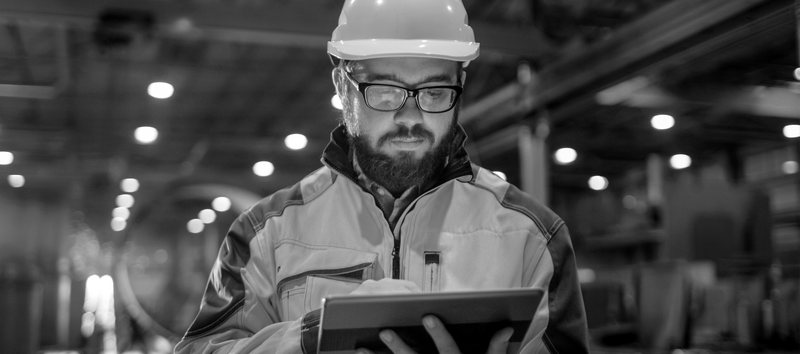 SINGLE-IMAGE_man-with-hard-hat-looking-at-tablet-no-squares_mar24