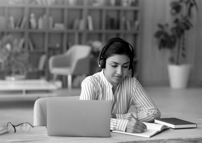 SINGLE-IMAGE_learning-with-headphones-at-desk_mar24