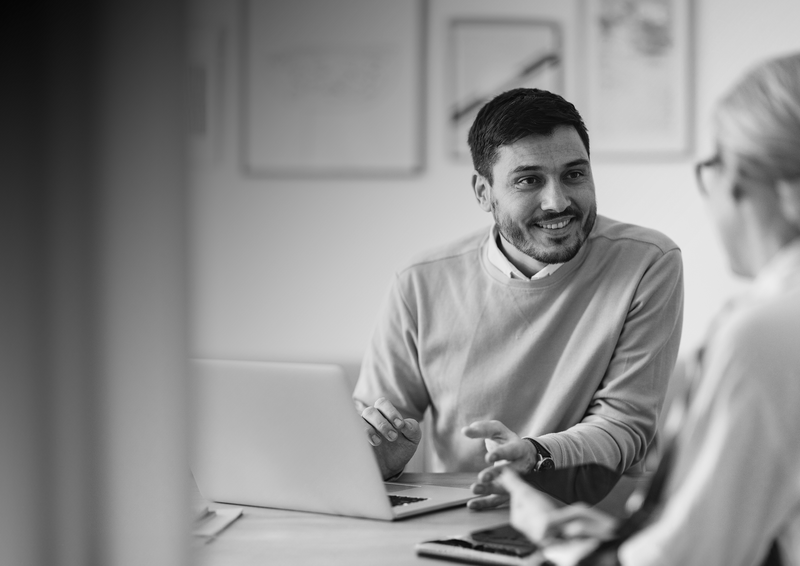 SINGLE-IMAGE_man-talking-to-colleague_apr24