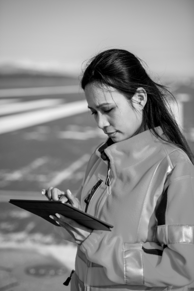 SINGLE-IMAGE_lady-tablet-airstrip_oct23