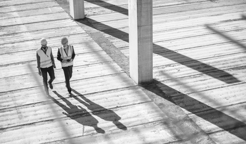SINGLE-IMAGE_foreman-inspecting-site_oct23