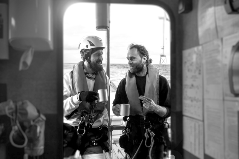 SINGLE-IMAGE_two-sailors-on-break_jan24
