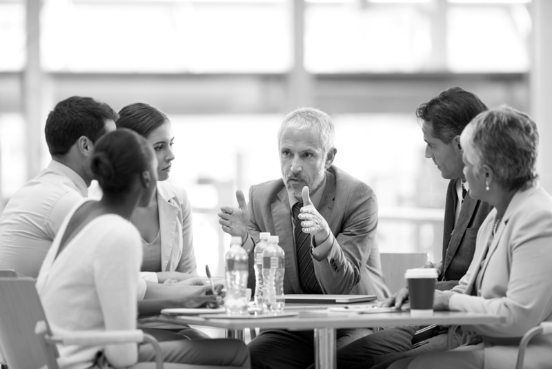 SINGLE-IMAGE_team-meeting-serious_nov23