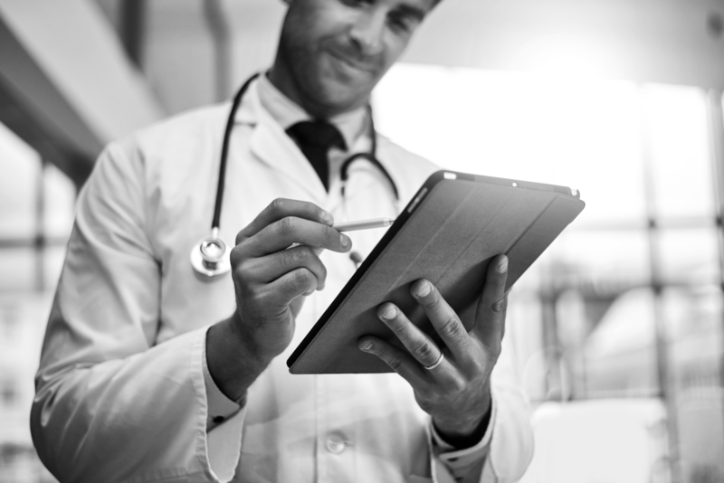 SINGLE-IMAGE_doctor-checking-tablet_aug24